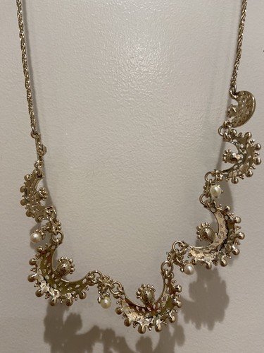 MARCHESA Gold Tone Pink Crystal Rhinestone & Pearl Fan Accent Necklace - Picture 5 of 15