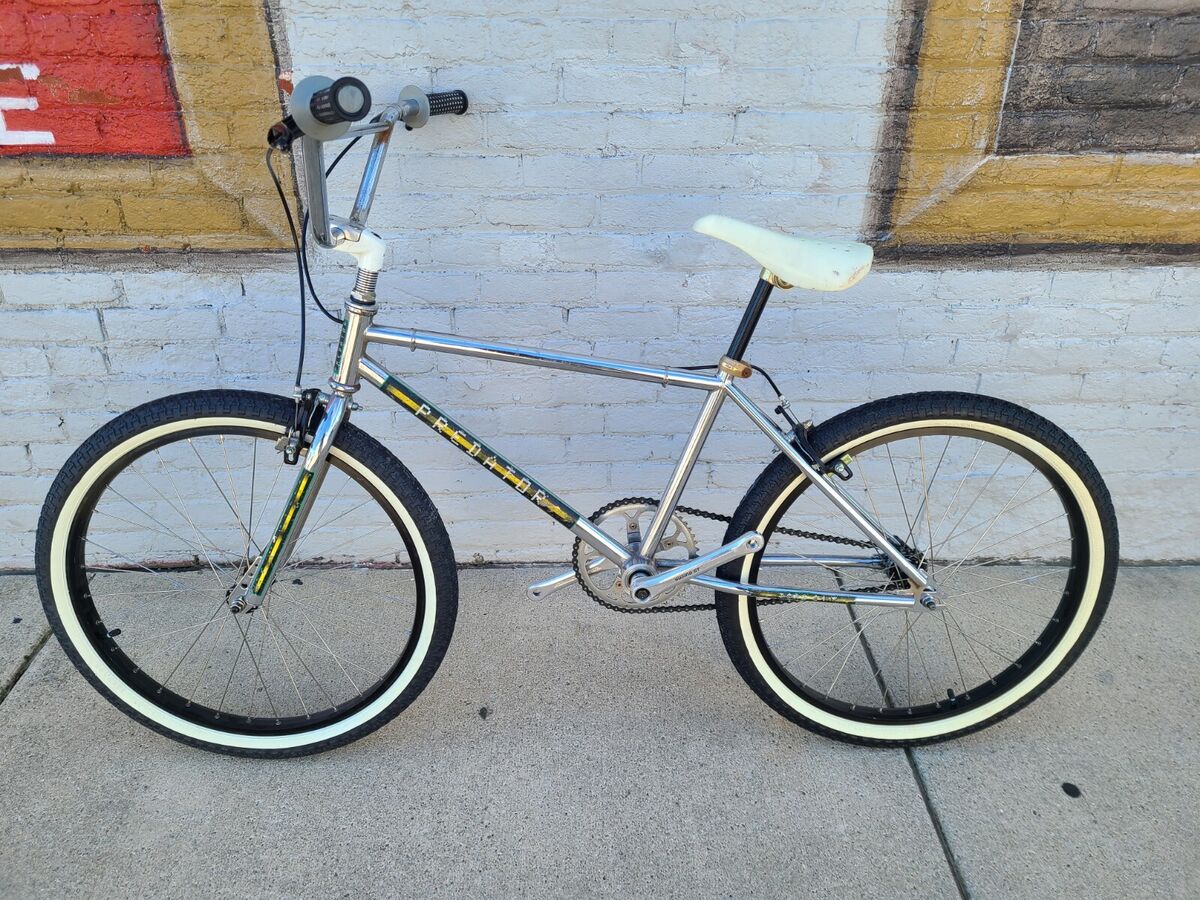 Schwinn Predator Team 24 Freestyle BMX Cruiser Haro GT Schwinn Predator Team 24 Freestyle BMX Cruiser Haro GT