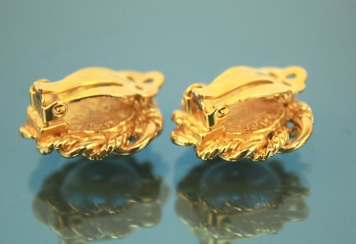 CHANEL Pearl Gold-Tone Clip on Round Earrings Women's Accessories Vintage Used - Picture 15 of 15