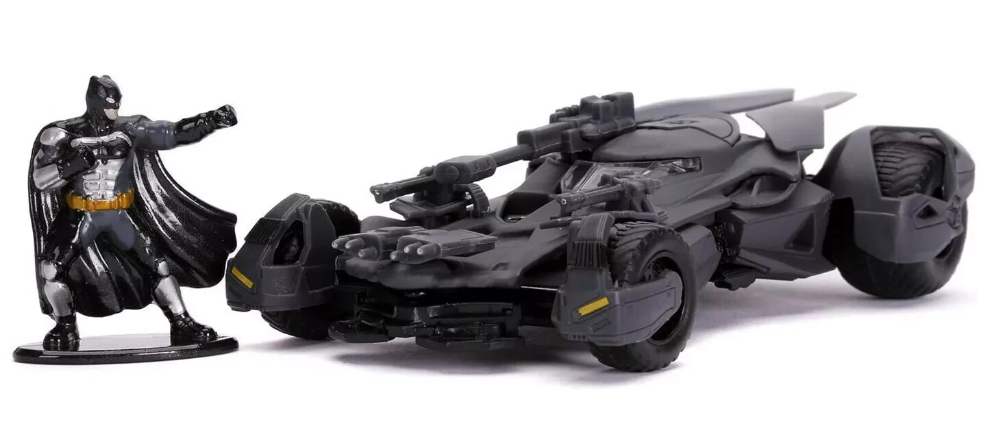 DC OFFICIAL JUSTICE LEAGUE BATMOBILE AND BATMAN METAL FIGURE BY JADA
