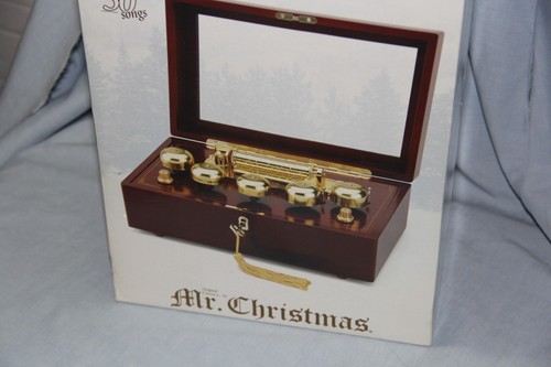 Mr. Christmas 2006 Gold Label CONCERTINA Wooden MUSIC BOX - 50 Songs - NICE! - Picture 11 of 13