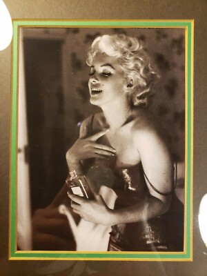 ICONIC MARILYN MONROE IN GOLD MATTED CLASSIC VINTAGE FRAME FRAMED