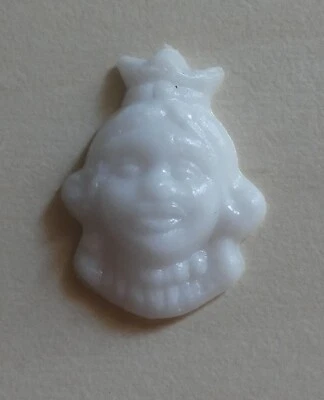 Feve ancienne Plastique - Reine n° 6 - Photo 1/2