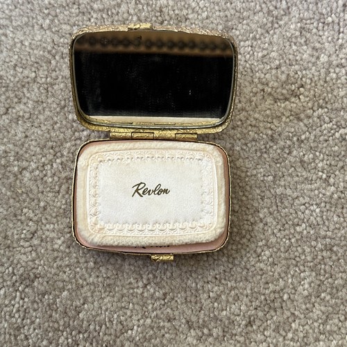 Love Pat Ricaricabile Compatto di Revlon Anni 60 Crema Beige - Foto 2 di 6