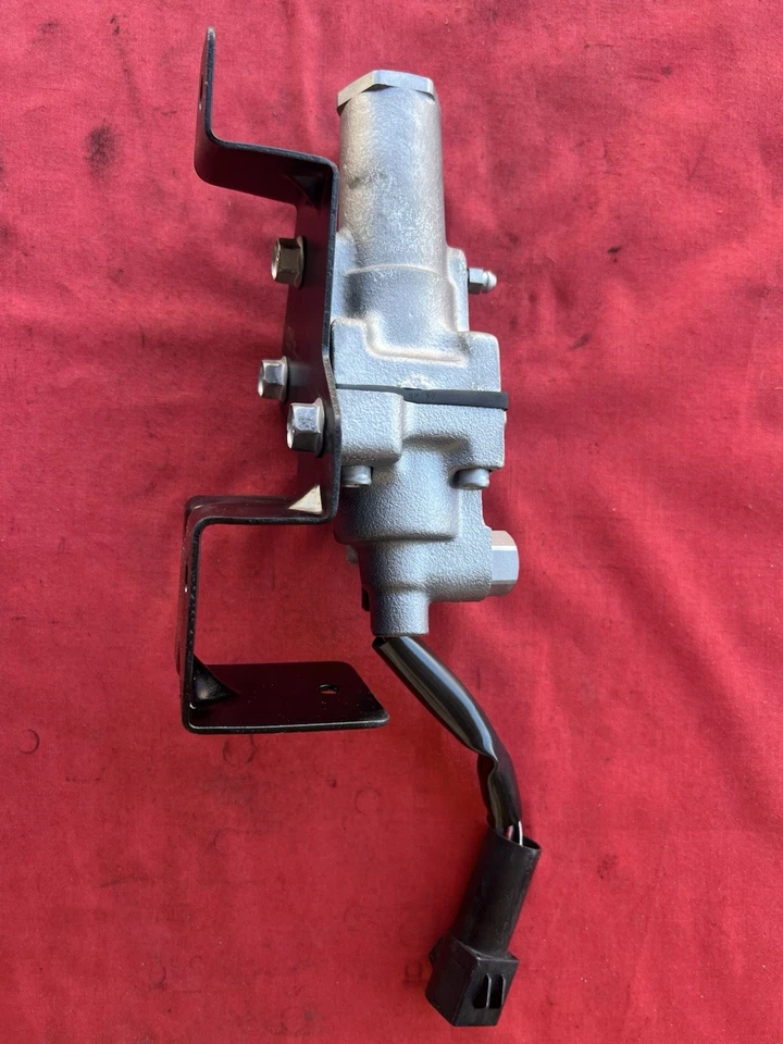 1986-1993 Mazda B Series OEM proportioning valve w/ bolts 89 90 91 92 - Image 2 of 4