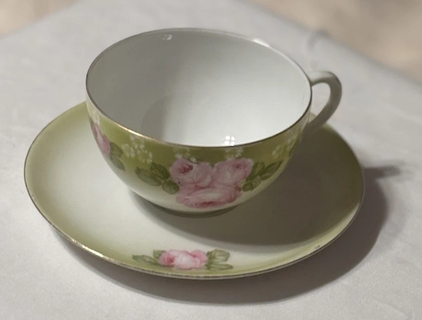 Antiguo juego de tazas y platillos de porcelana pintados a mano RIS Alemania verde con flores rosas Foto 2 de 4