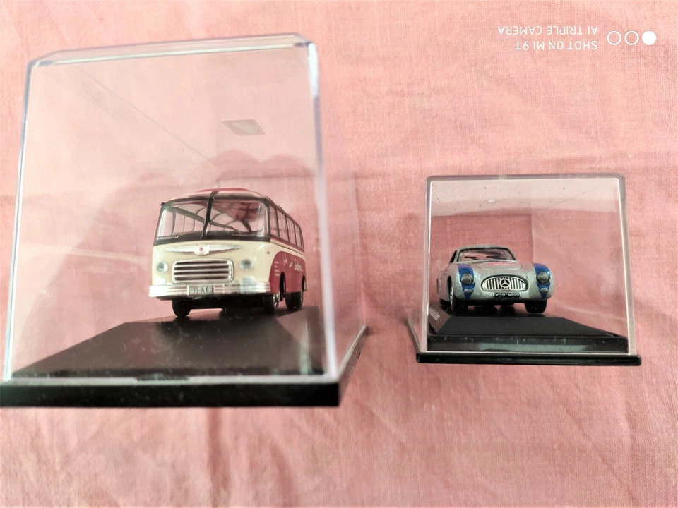 Lotto due modellini scala 1/87 Mercedes 300 SL + Bus Setra S6 Schuco - Immagine 2 di 4