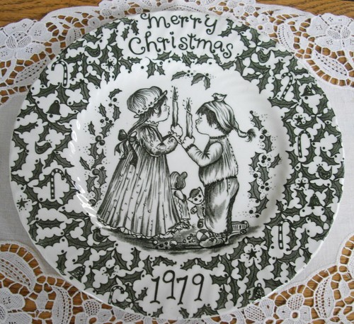 Staffordshire Royal Crownford MERRY CHRISTMAS 1979 Teller Norma Sherman ENGLAND - Bild 1 von 3