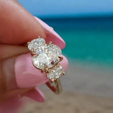 2 Carat Oval Cut Diamond Engagement Ring Lab Grown IGI in 18k Yellow Gold