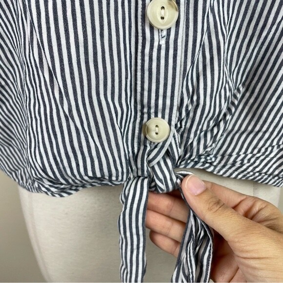 Universal Thread Black White Stripe Seersucker Bu… - image 5