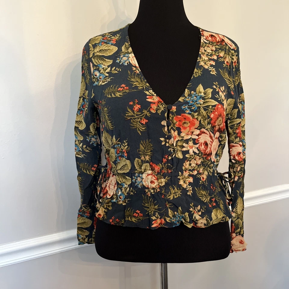 Blusa para mujer H&M Peplum talla mediana 10 multicolor floral manga larga cuello en V Foto 2 de 4