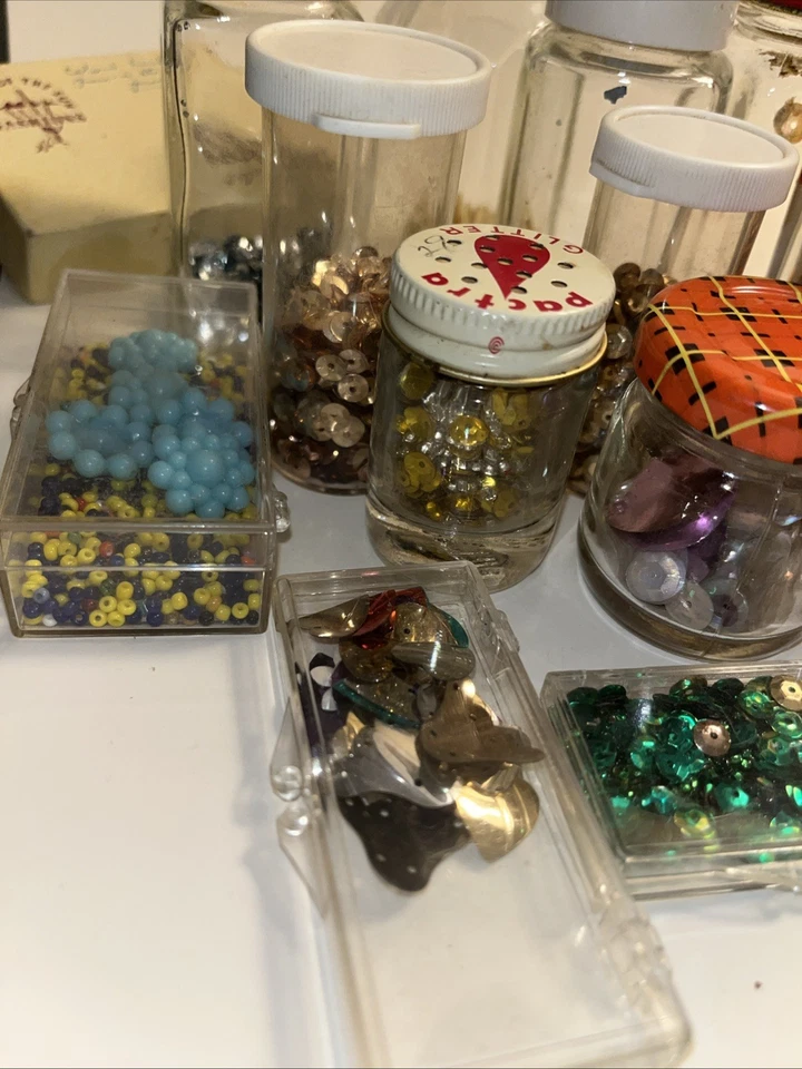 Contas de artesanato vintage lantejoulas em frascos vintage, glitter roxo, branco, verde azul - Imagem 2 de 4