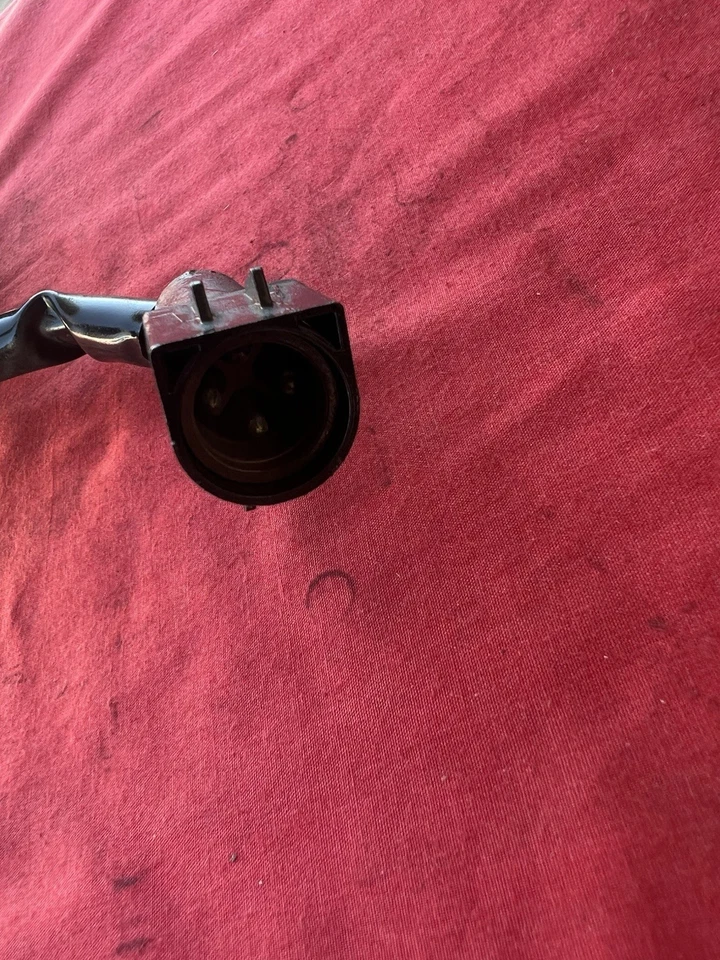 1986-1993 Mazda B Series OEM proportioning valve w/ bolts 89 90 91 92 - Image 4 of 4