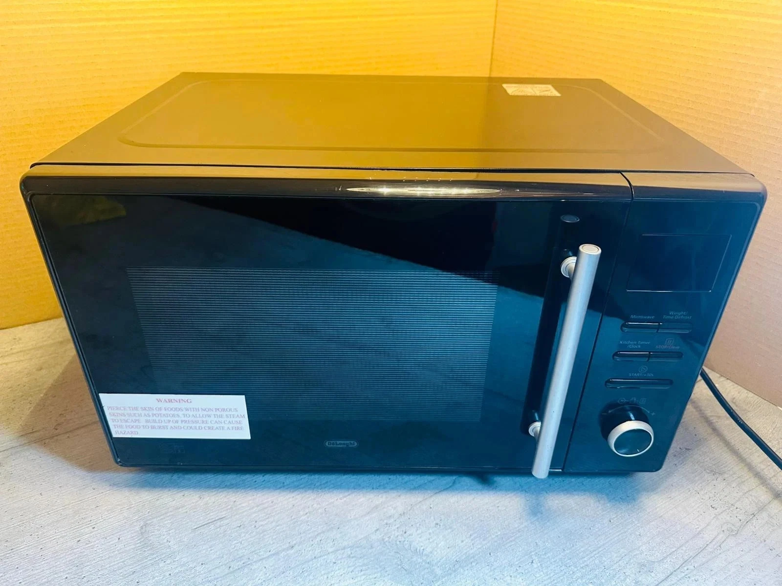 Delonghi 900W Enamel Cavity Solo Microwave AM9 - Black
Opens in a new window or tab