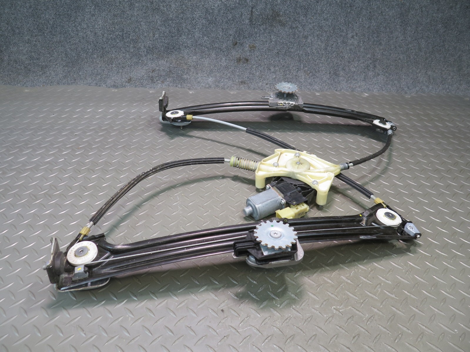 2014-2020 MASERATI GHIBLI M157 FRONT RIGHT PASS DOOR WINDOW REGULATOR W/ MOTOR