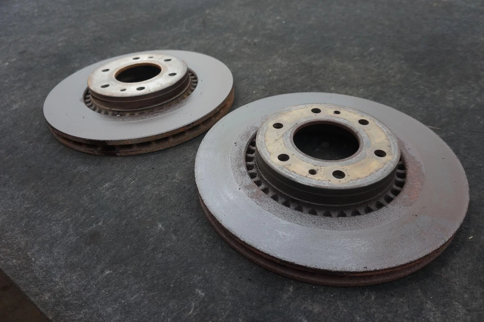 Комплект из 2 передних левых и правых дисковых тормозных роторов от оригинального производителя 25826103 Chevrolet SSR 2003-06 - Изображение 3 из 4