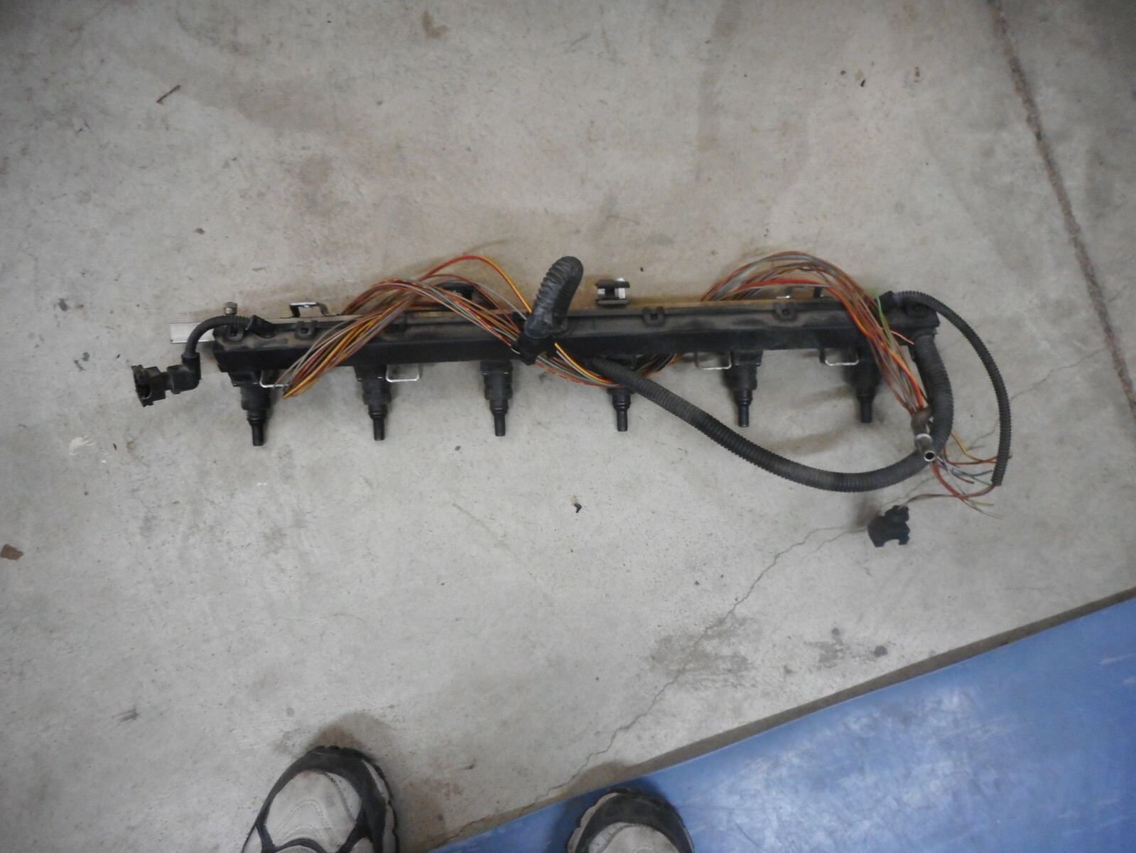 2002 BMW 325I E46 FUEL INJECTORS & FUEL RAIL 143894902 eBay