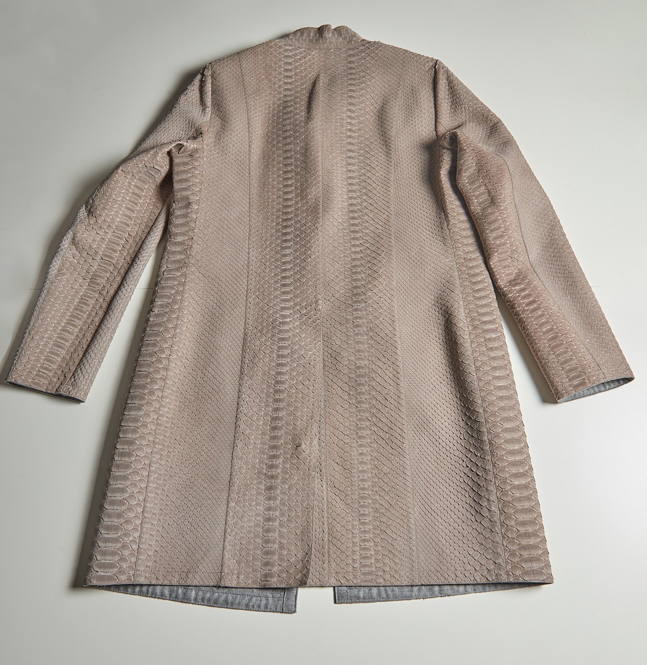 Brunello Cucinelli Light Brown Snake-effect Suede Coat with Cashmere Lining image 9