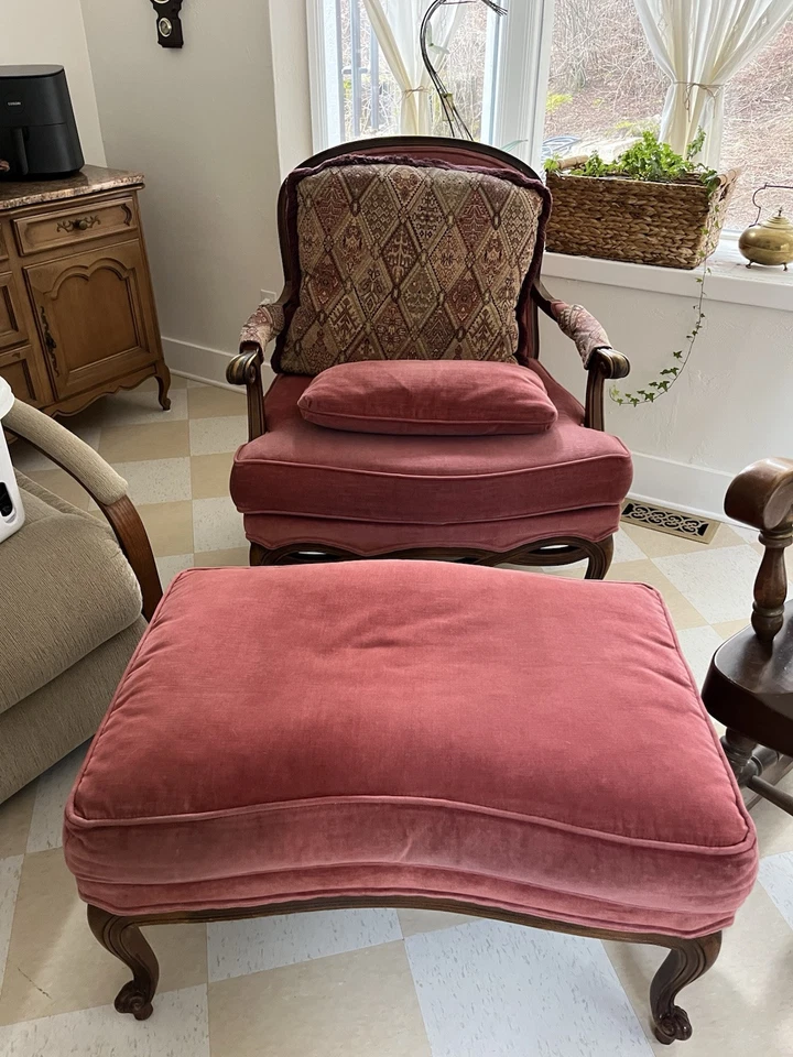 Ethan Allen Vintage Chair Ottoman With Original Pillows.  Needs TLC - Image 2 of 4