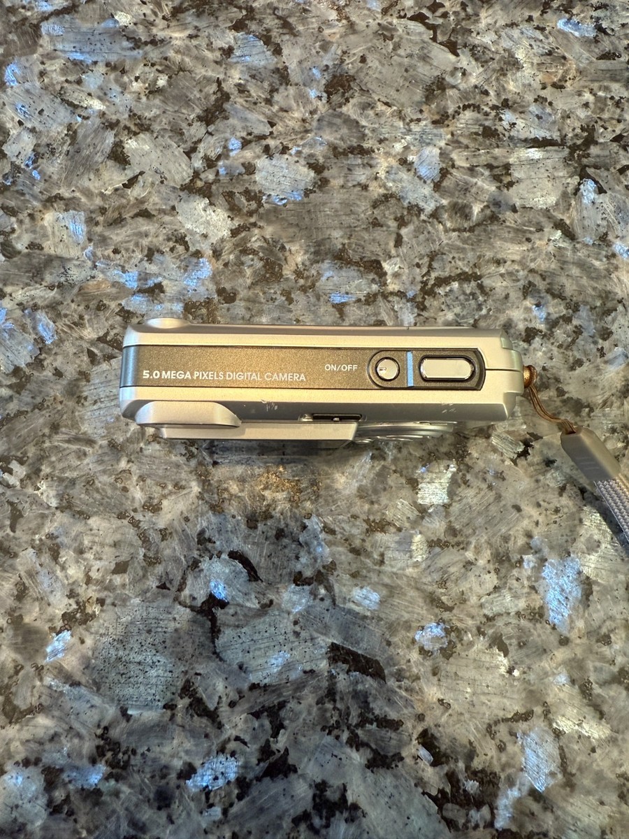VistaQuest VQ-515 Digital Camera – 5.0 MP Compact Point & Shoot