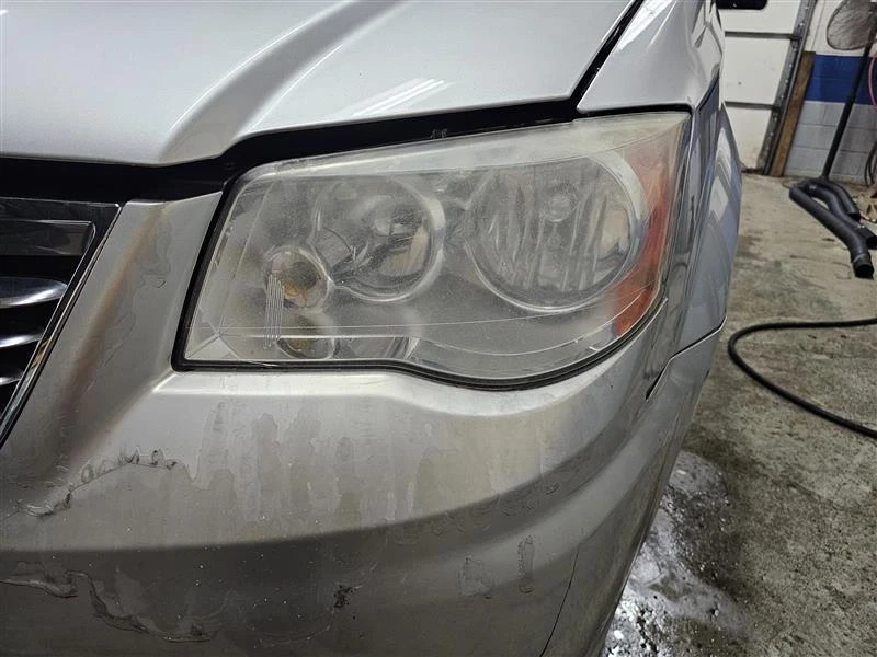 Conjunto de faros izquierdos usados se adapta a: Chrysler Town & Country 2011 exc. automático d Foto 2 de 4