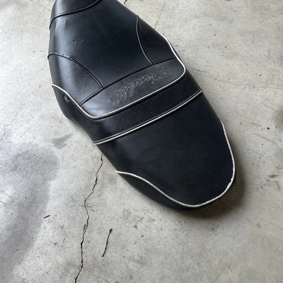 1997 - 2000 Suzuki Bandit GSF1200S Front Seat Saddle Leather - Image 3 of 4