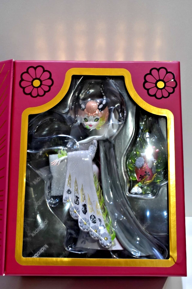 KIDROBOT JUNKO MIZUNO WITCH QUEEN VINYL ART FIGURE 8 INCH - Image 4 of 4