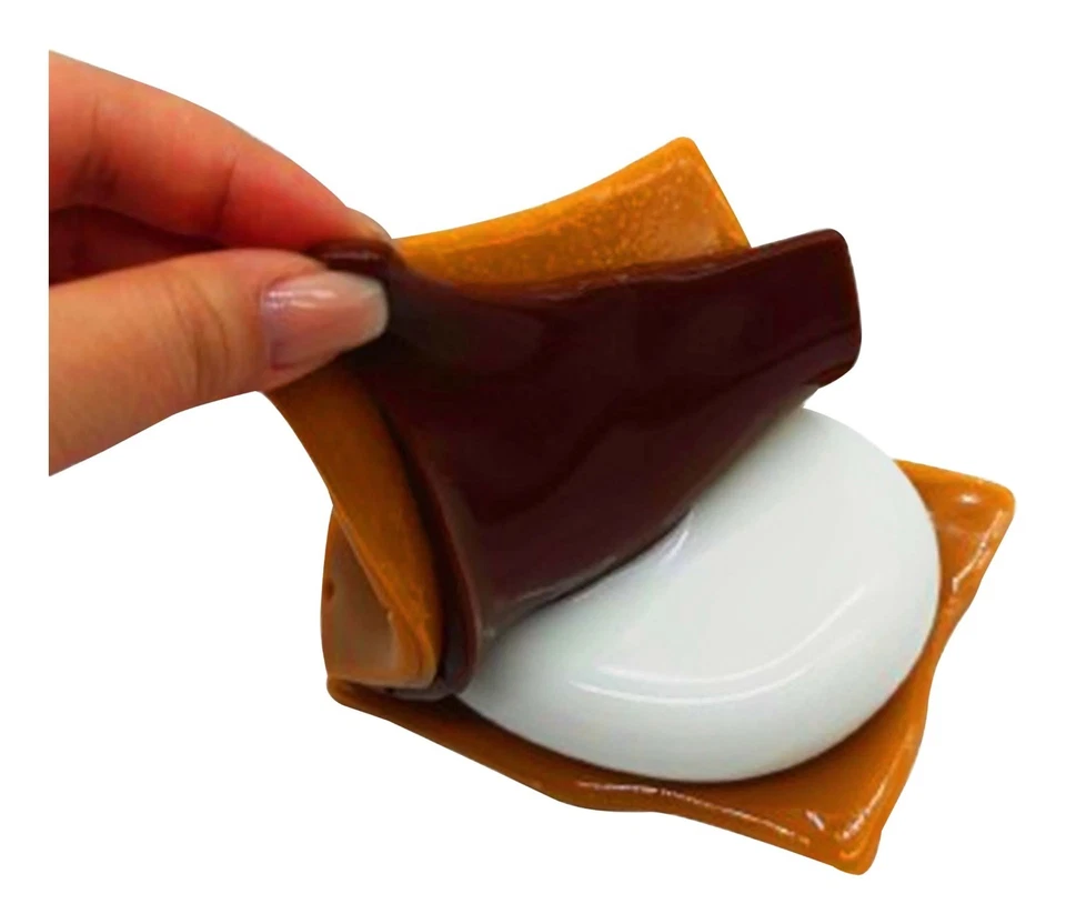 Giocattolo sensoriale a tema Mushmeez Core Taba Squishy S'more a strati - Immagine 2 di 3