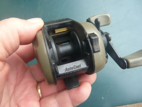 Mulinello da Pesca Daiwa HT1000FMagforce Esca Cast RH Recupero con Pulsante Flippin' Giappone - Foto 5 di 11