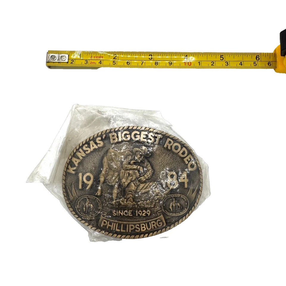 Kansas' Biggest Rodeo Phillipsburg Kansas 1984 hebilla de cinturón de latón #330 Foto 2 de 4