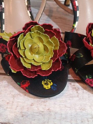 NWOT Betsey Johnson Black Size 6 Floral Heels Strap Sandal Dainty Fun Feminine - Picture 2 of 7