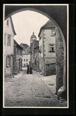 Dettelbach, Ansichtskarte, Blick aus einem Tor in eine Straße 