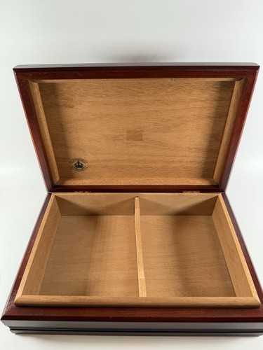 Set 2 portagioie ricordo in legno di mogano Reed & Barton con chiusura in ottone - Foto 7 di 14