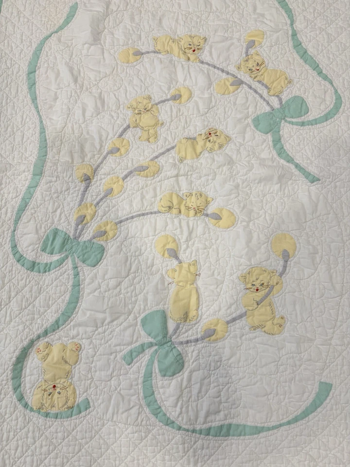 Винтажное стеганое одеяло ручной работы для малышей желтые котята играют на кошечковых ивах 48 X 36 - Изображение 2 из 4