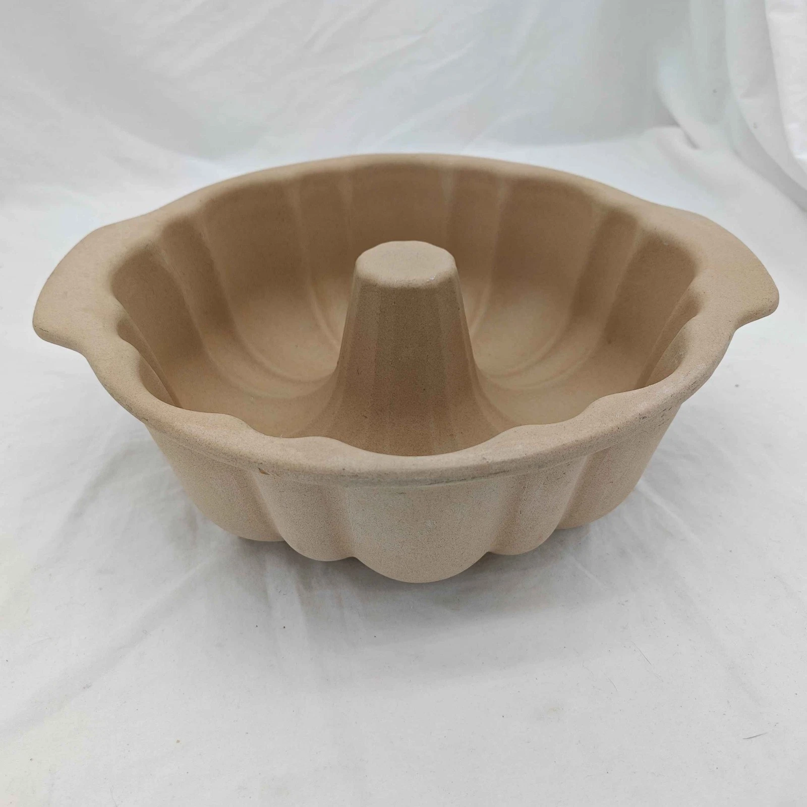 Pampered Chef Stoneware Family Heritage Collection 10" Fluted Bundt Cake Pan