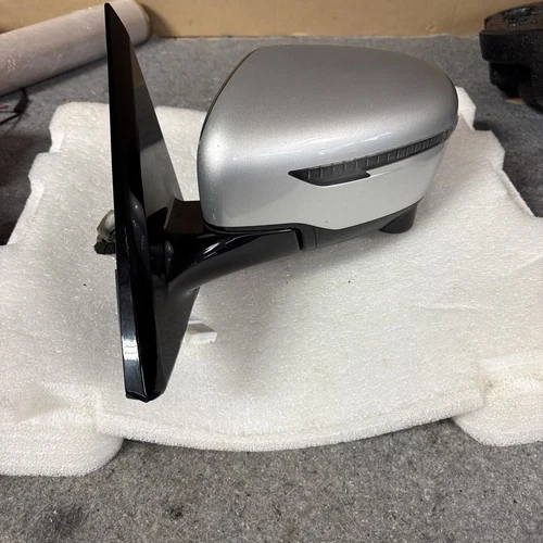 2017-20Nissan Pathfinder LH Driver Silver Side View Mirror Power/Camera 14 Wires