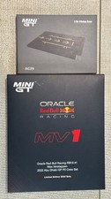 Mini GT 1:64 Oracle Red Bull Racing F1 RB18 #1 Max Abu Dhabi GP Pitstop Base