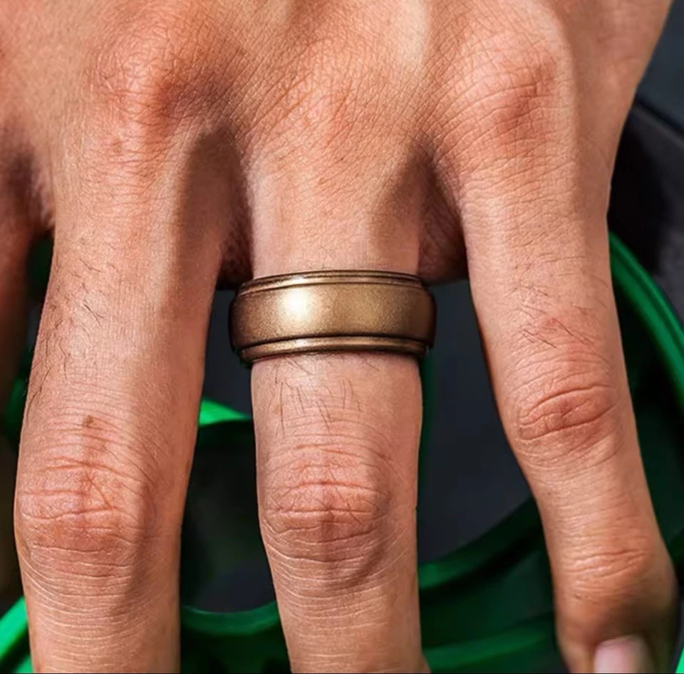 Anillo de boda de silicona de grado médico 8 piezas para hombre ajuste flexible banda de goma deportiva talla #7-14 Foto 3 de 4