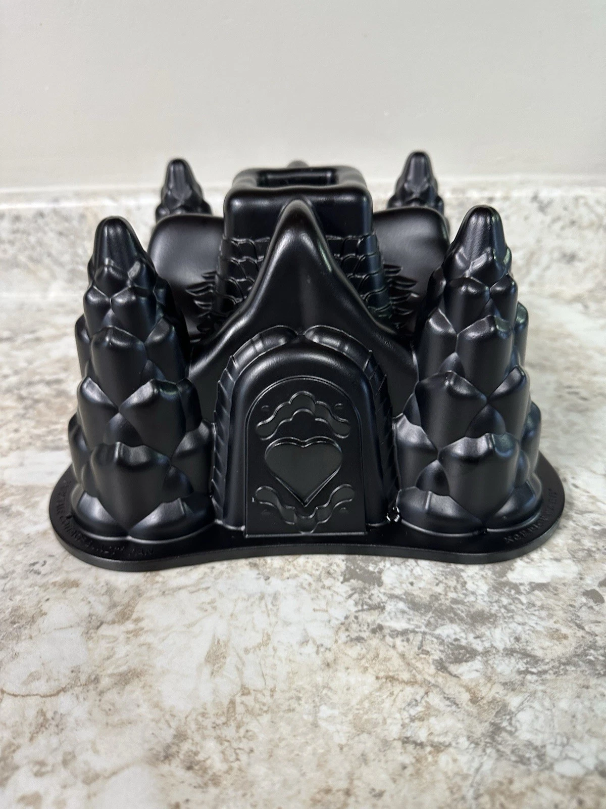FAIRYTALE COTTAGE CASTLE Bundt Pan Cake Mold Cast Aluminum Nordic Ware 10 Cups