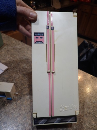 Barbie Sweet Roses Refrigerator and Oven - some accesories as is. - Picture 6 of 11