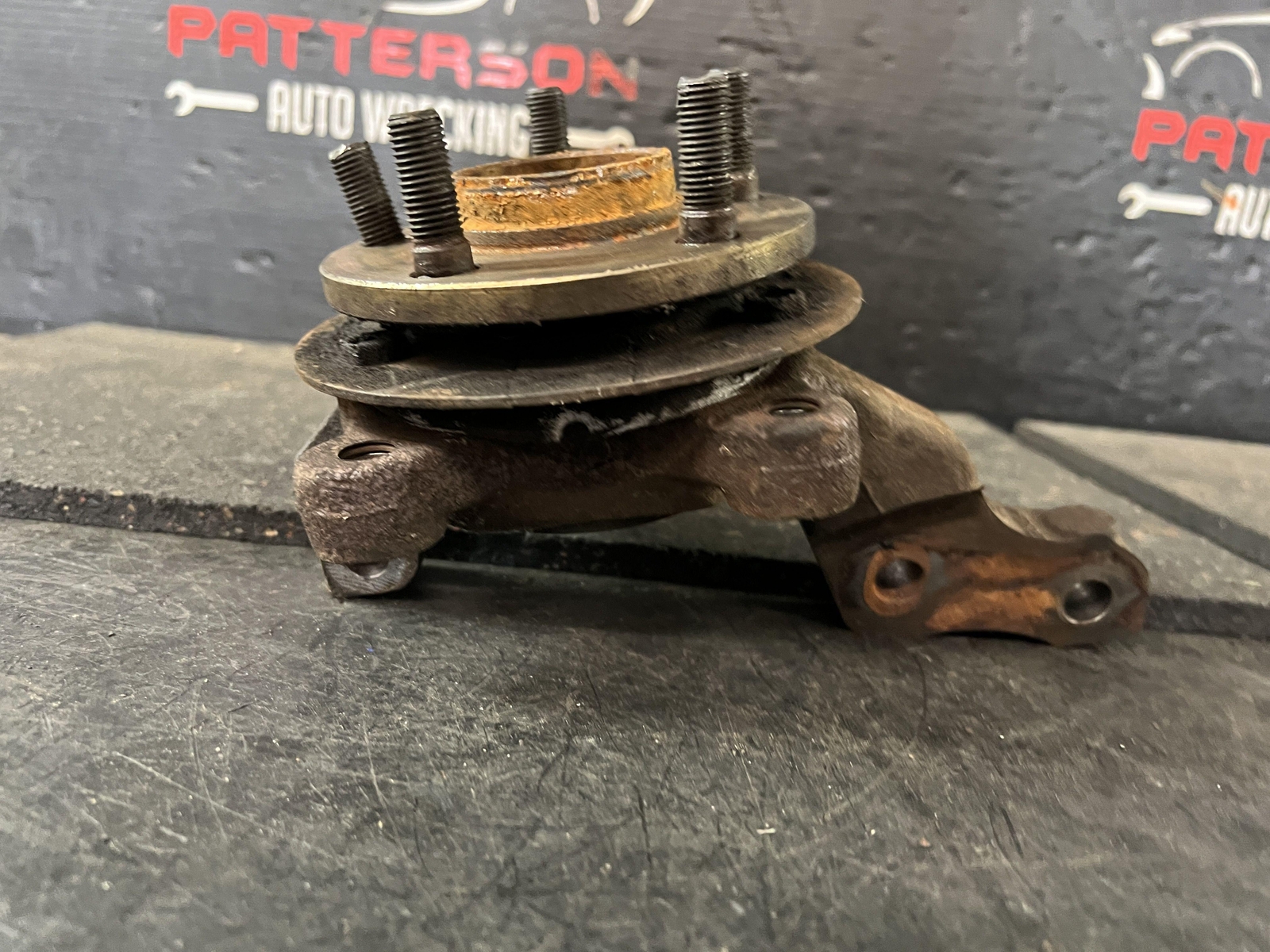 89-90 CHRYSLER TC MASERATI FRONT PASSENGER RIGHT RH STEERING KNUCKLE