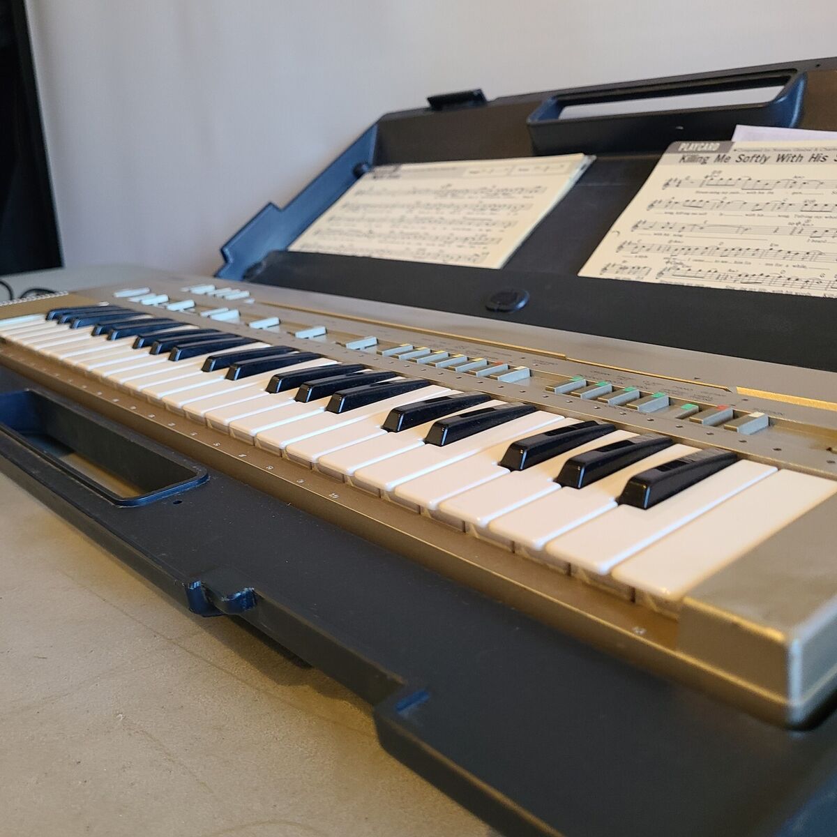 Yamaha Porta Sound PC-100 1984 Synth playcard keyboard with Yamaha Porta Sound PC-100 1984 Synth playcard keyboard with