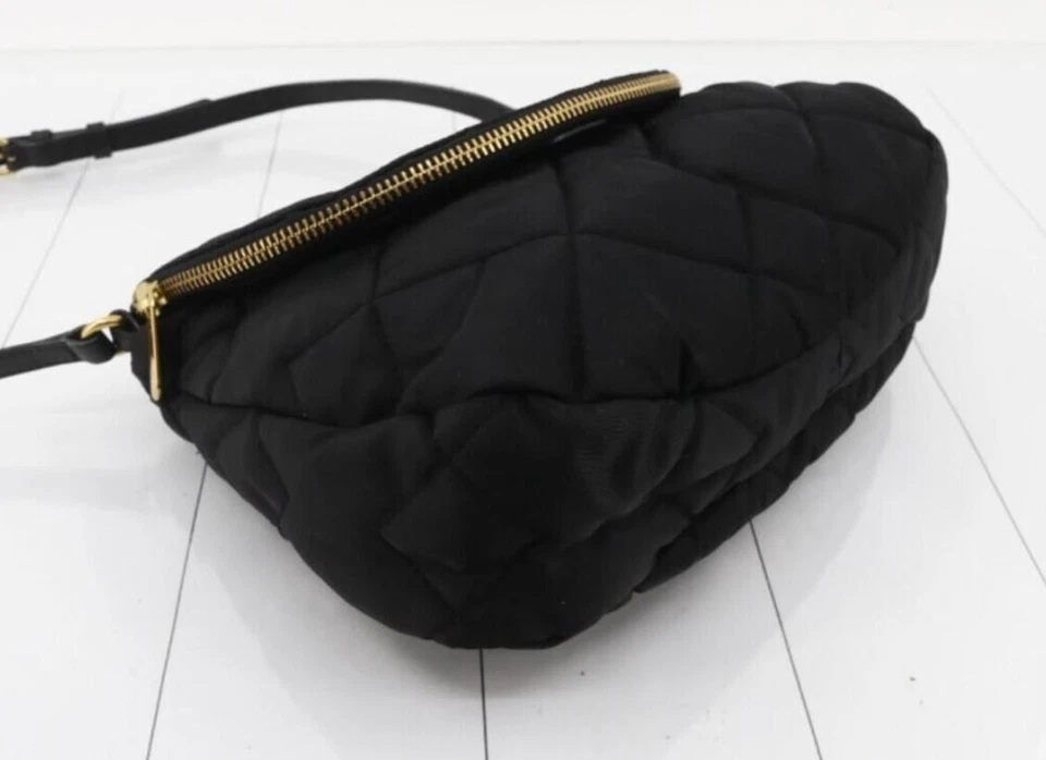 Bolso de Hombro Marc by Marc Jacobs Acolchado Negro con Cierre Magnético Foto 2 de 2