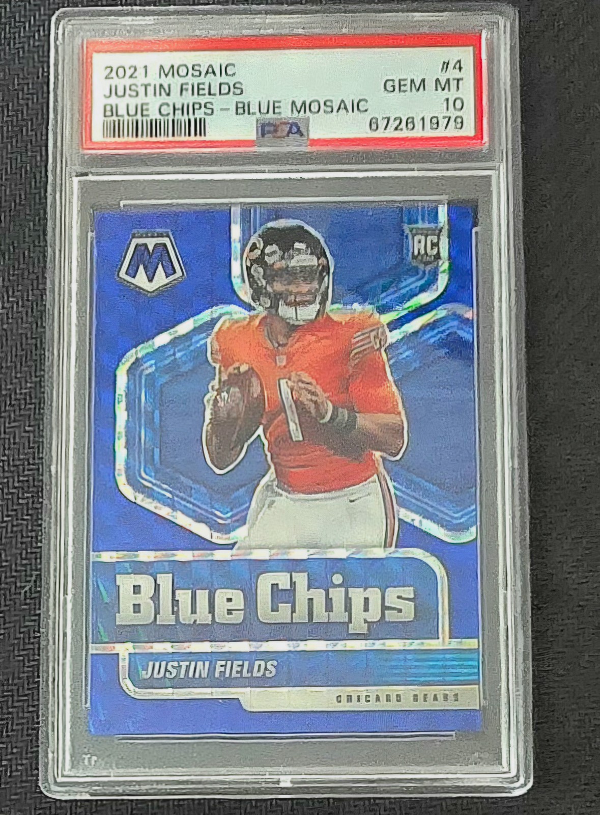 2021 Panini Mosaic - Blue Chips Justin Fields #4 Blue Mosaic Prizm /99 (RC)