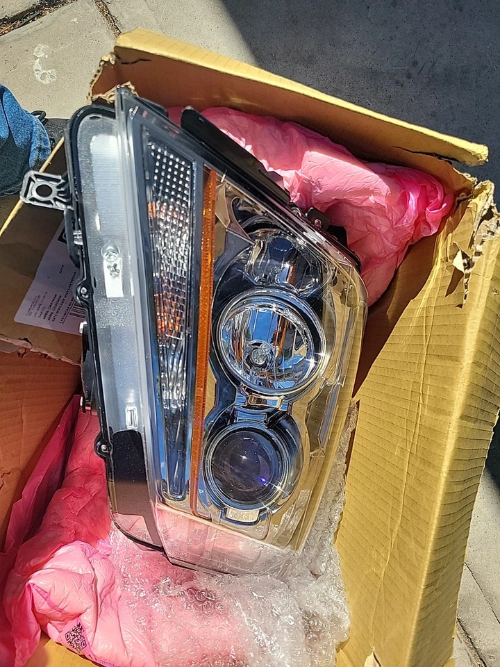 Conjunto de faros derechos Eagle Eyes GM539-B001R para Cadillac CTS 08-14 Foto 2 de 4