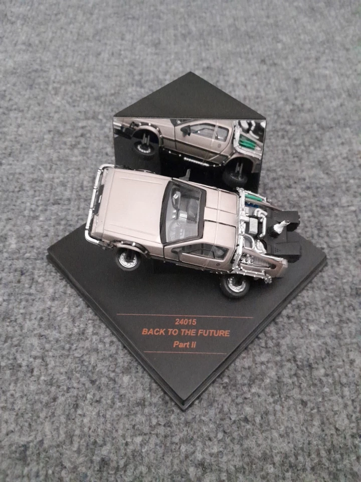 Back To The Future 2 DMC DeLorean Vitesse 1:43 Fly Mode Movie Replica Free VHS - Image 4 of 4