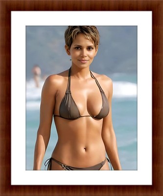 Halle Berry 8.5 x 11 Candid Color Unframed Collectable Photograph