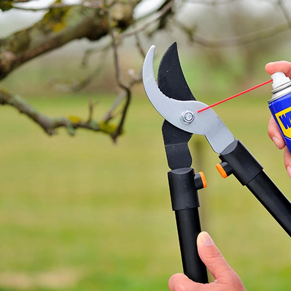 WD-40 Multi-Use Lubricant Original 600ml x2, Flexible 400ml x3 or WD40 5L +Spray - Image 4 of 4