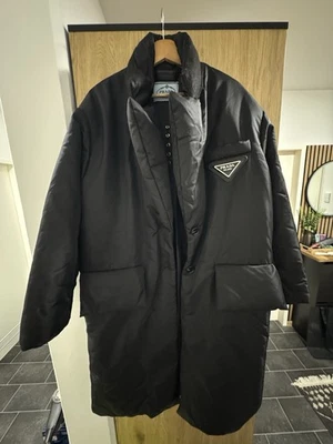 Prada Re-Nylon Mantel Steppmantel Schwarz Gr. L – Dreieck Logo Patch - Bild 1 von 4