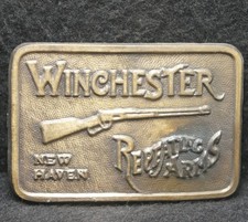 XD05107 VINTAGE 1970s  WINCHESTER REPEATING ARMS NEW HAVEN  GUNS BELT BUCKLE